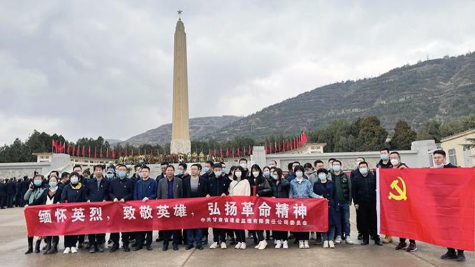 ���к�ɫ����  ���·ܽ�����<br/>����40001���ϻ����������Ϸ���Ź㷺��չ ��������Ӣ�ҡ�ϵ�����⵳���˶�