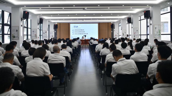 ת���� ��Э�� ��ʵ�� ��δ�������Ź�˾��ί����ǡ��ܾ���������ʡ�������Ժ��ר�⽲��