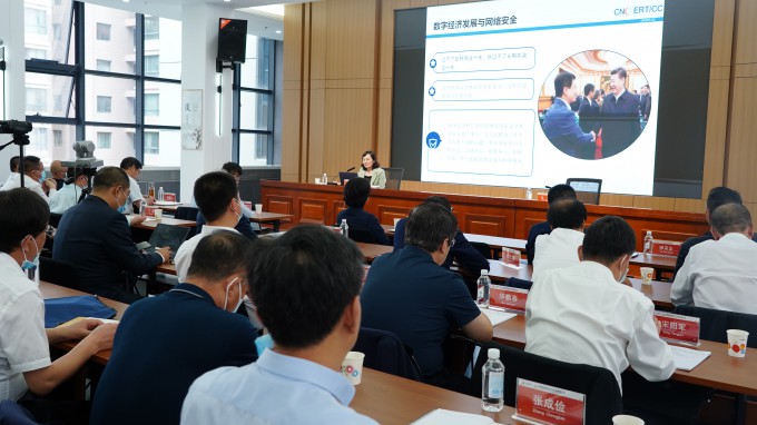 ����40001���ϻ����������Ϸ���ŵ�ί����ѧϰ���������ѧϰ�����󣩻᣺ר��ѧϰԪ��������־��á����ּ�����֪ʶ���������ֲ�����