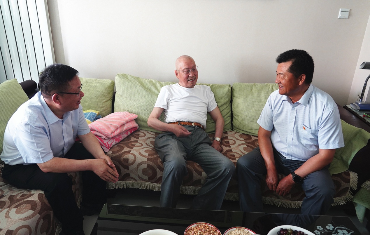 ����40001���ϻ����������Ϸ���ŵ�ί��չ����һ���߷�ο���˶�