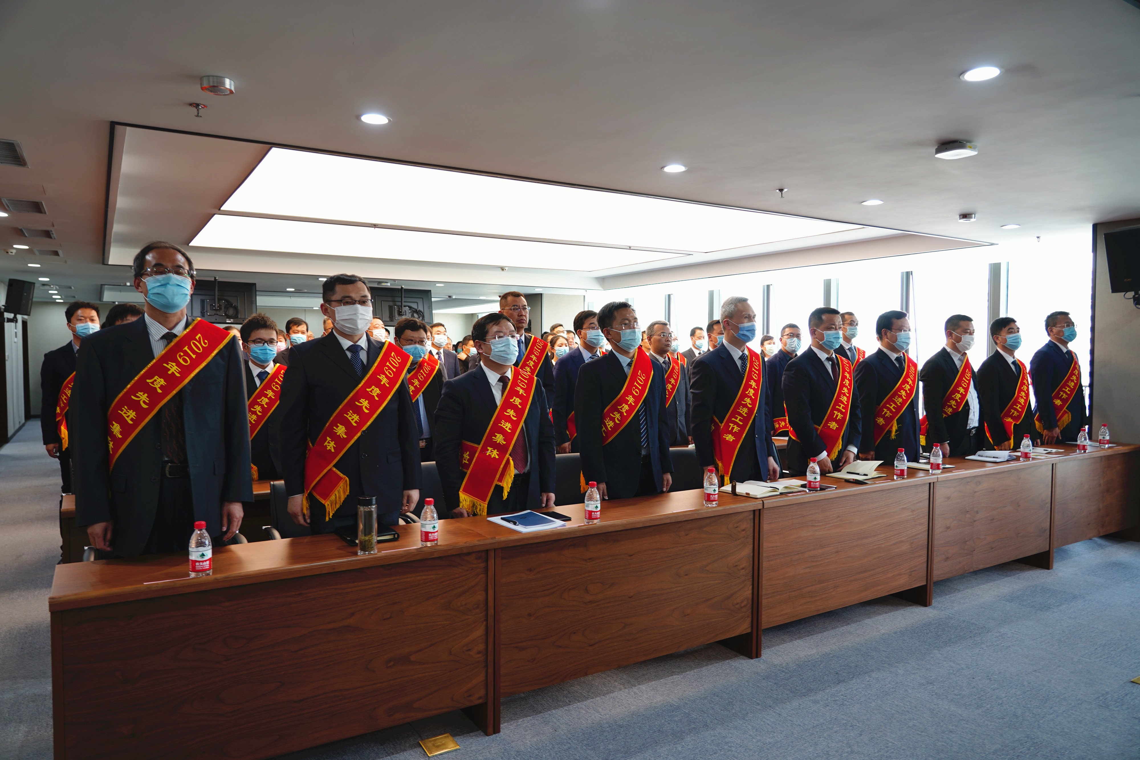 ����40001���ϻ����������Ϸ�����ٿ�2019����Ƚ�����<br/>�Ƚ������߱�����