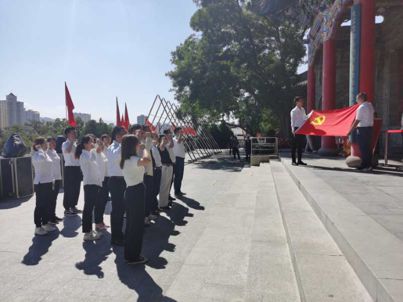 ���Ż��صڶ���֧������ľԺ��һ��֧����չ<br/>�����»Ի����������к�ɫ�������⵳���߽�Թ����˶�