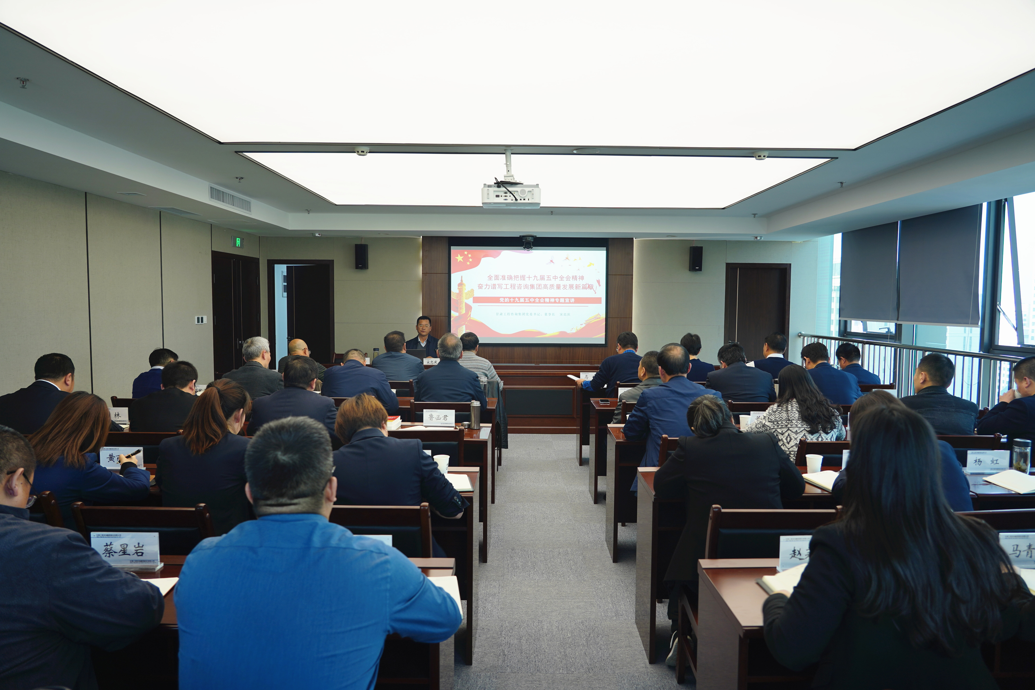 ���ŵ�ί��ǡ����³�������ר������<br/>ʮ�Ž�����ȫ�ᾫ��